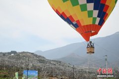 （走进中国乡村）低空飞行